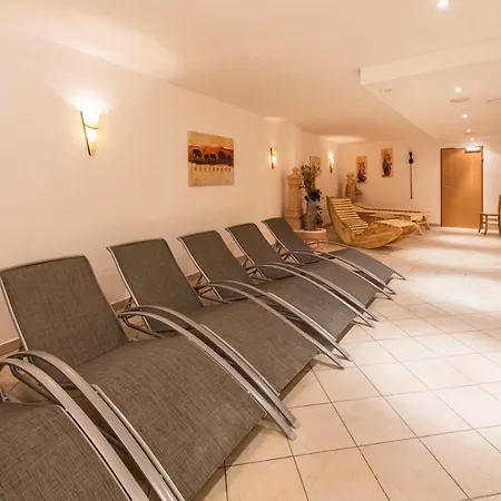 Sommer Hirsch Fuer 6 Personen 3* Königsleiten